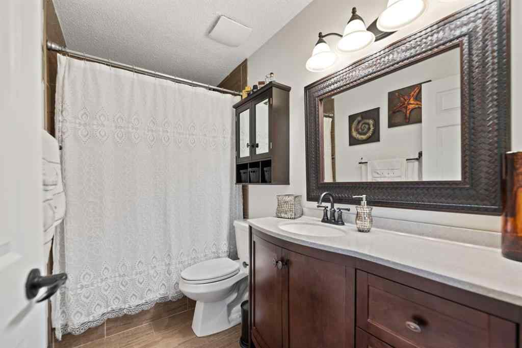 MLS® A2256201 - 6024 28 Avenue NE in Pineridge Calgary, Residential