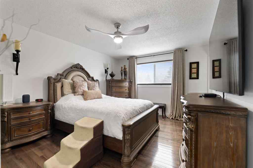 MLS® A2256201 - 6024 28 Avenue NE in Pineridge Calgary, Residential