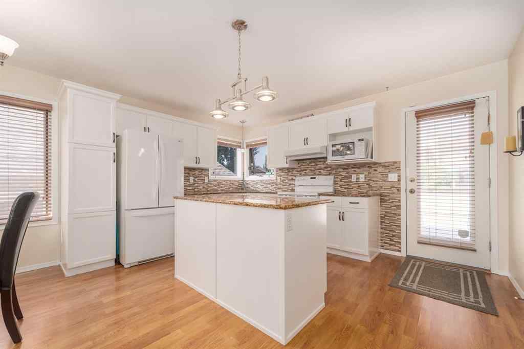 MLS® A2256208 - 364 Heritage Crescent W in Heritage Heights Lethbridge, Residential