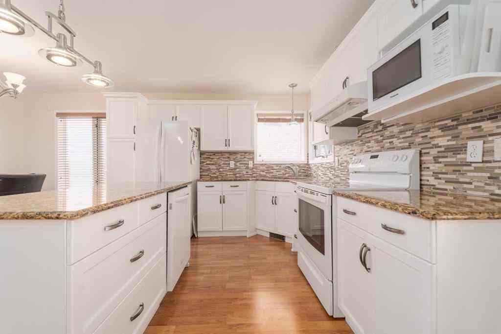 MLS® A2256208 - 364 Heritage Crescent W in Heritage Heights Lethbridge, Residential