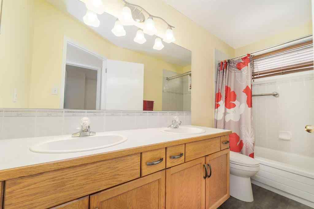 MLS® A2256208 - 364 Heritage Crescent W in Heritage Heights Lethbridge, Residential