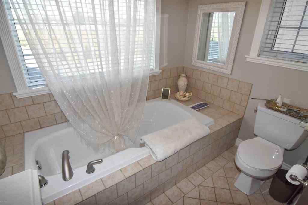 MLS® A2256211 - 148 Scenic View Close NW in Scenic Acres Calgary, Residential