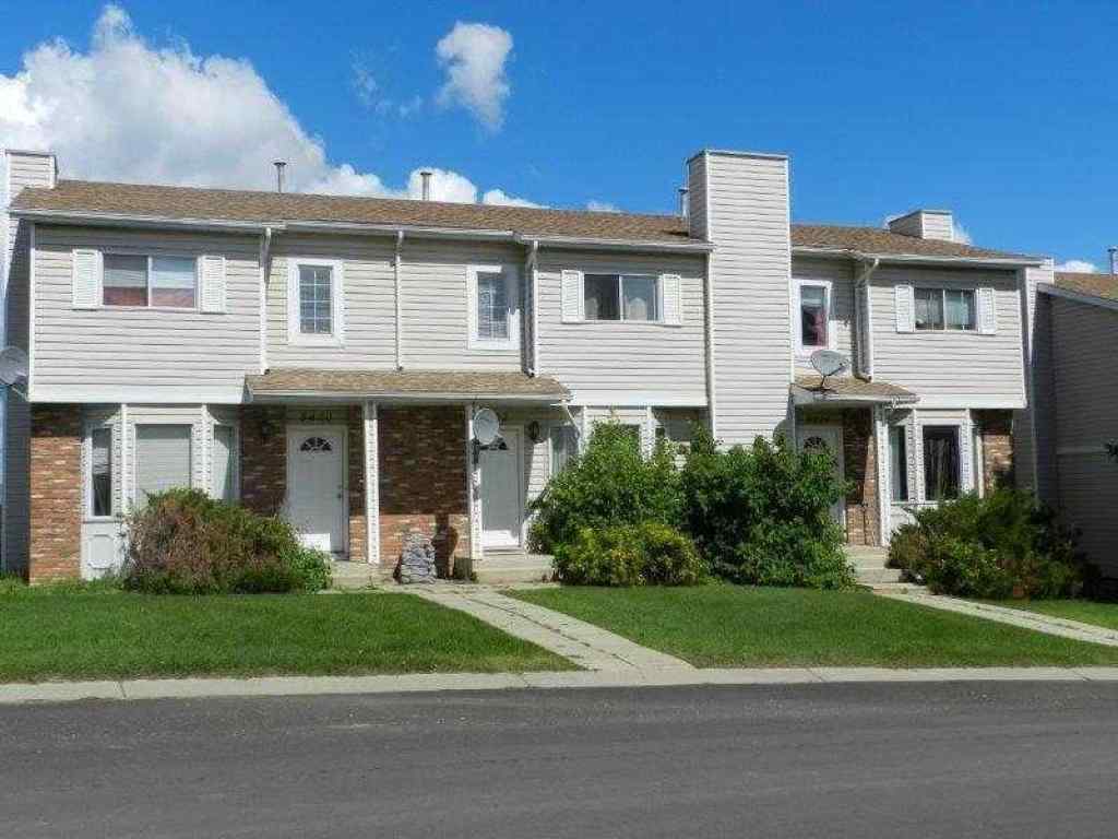 MLS® A2256213 - 8420 99 Avenue  in Rolling Hills Peace River, Commercial
