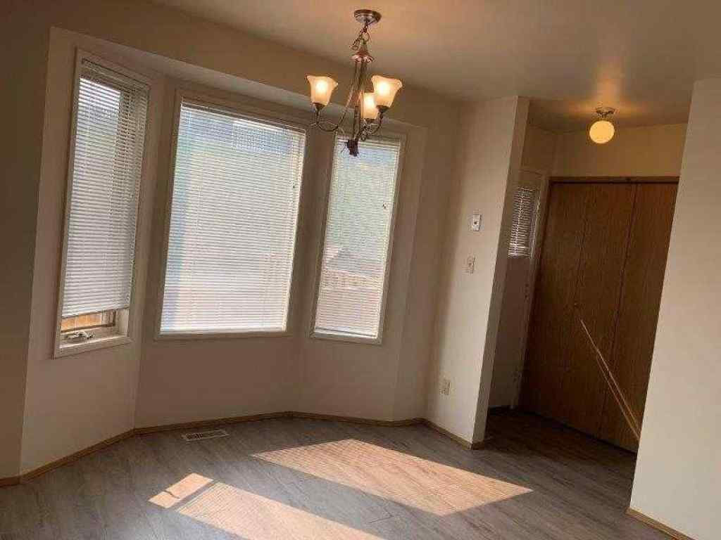 MLS® A2256213 - 8420 99 Avenue  in Rolling Hills Peace River, Commercial