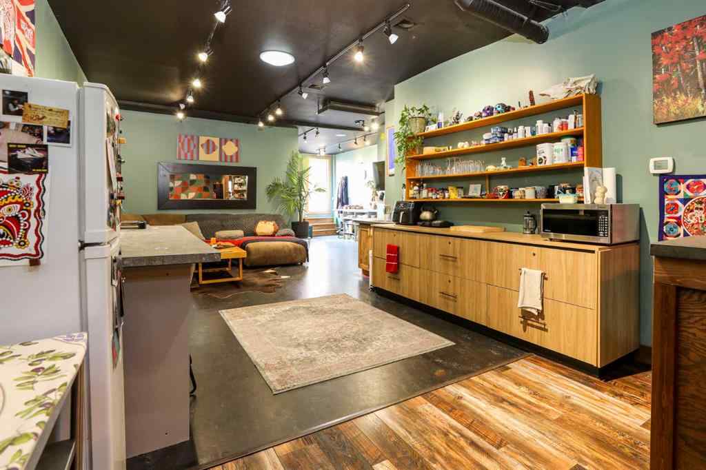 MLS® A2256215 - 329 5 Street S in Downtown Lethbridge, Commercial