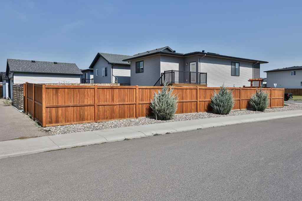 MLS® A2256225 - 702 Greywolf Run N in Blackwolf 1 Lethbridge, Residential