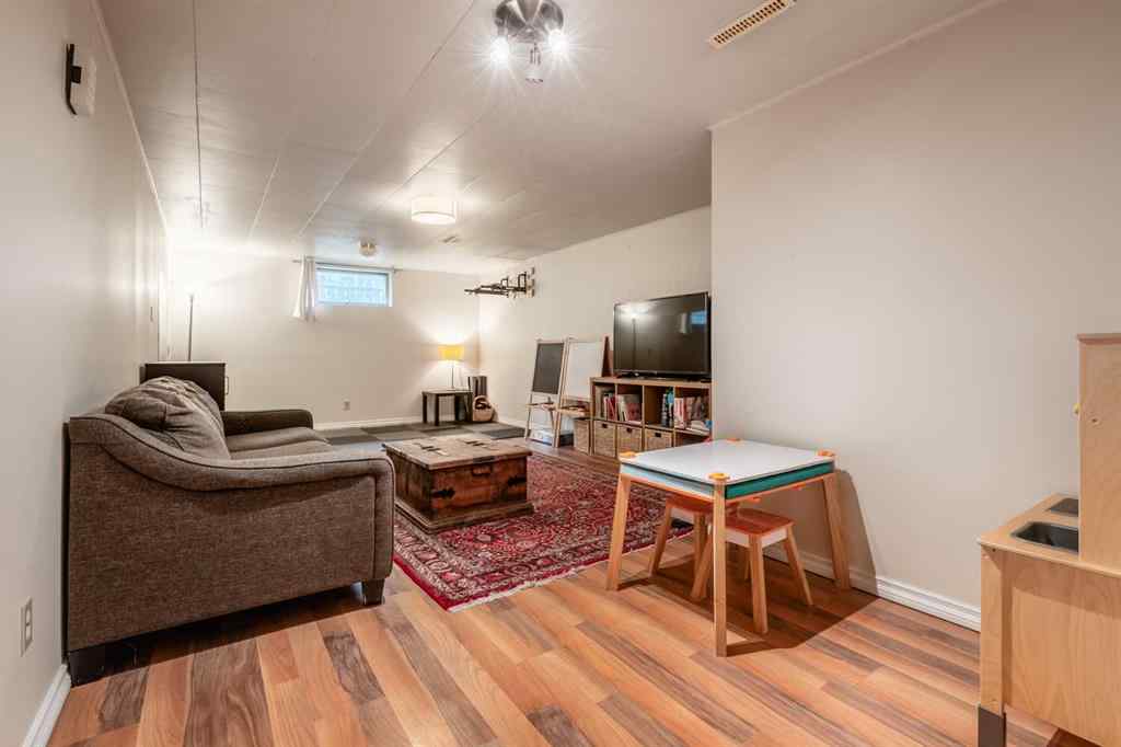 MLS® A2256228 - 1015 32 Avenue NW in Cambrian Heights Calgary, Residential