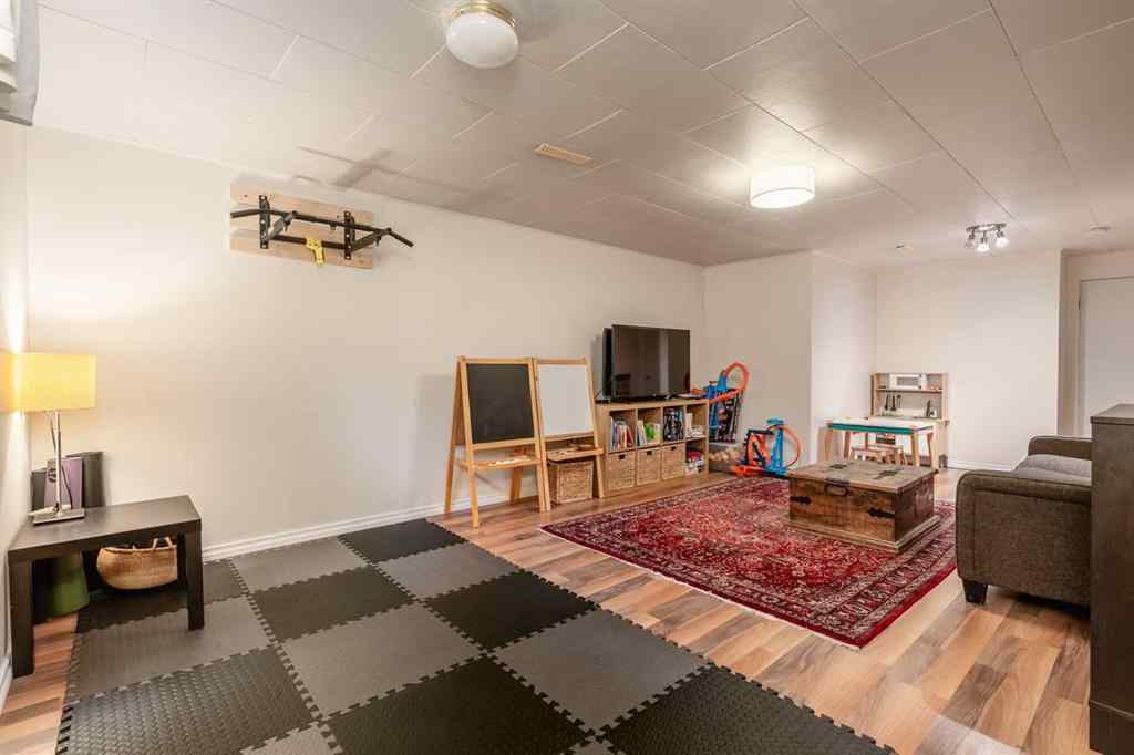MLS® A2256228 - 1015 32 Avenue NW in Cambrian Heights Calgary, Residential