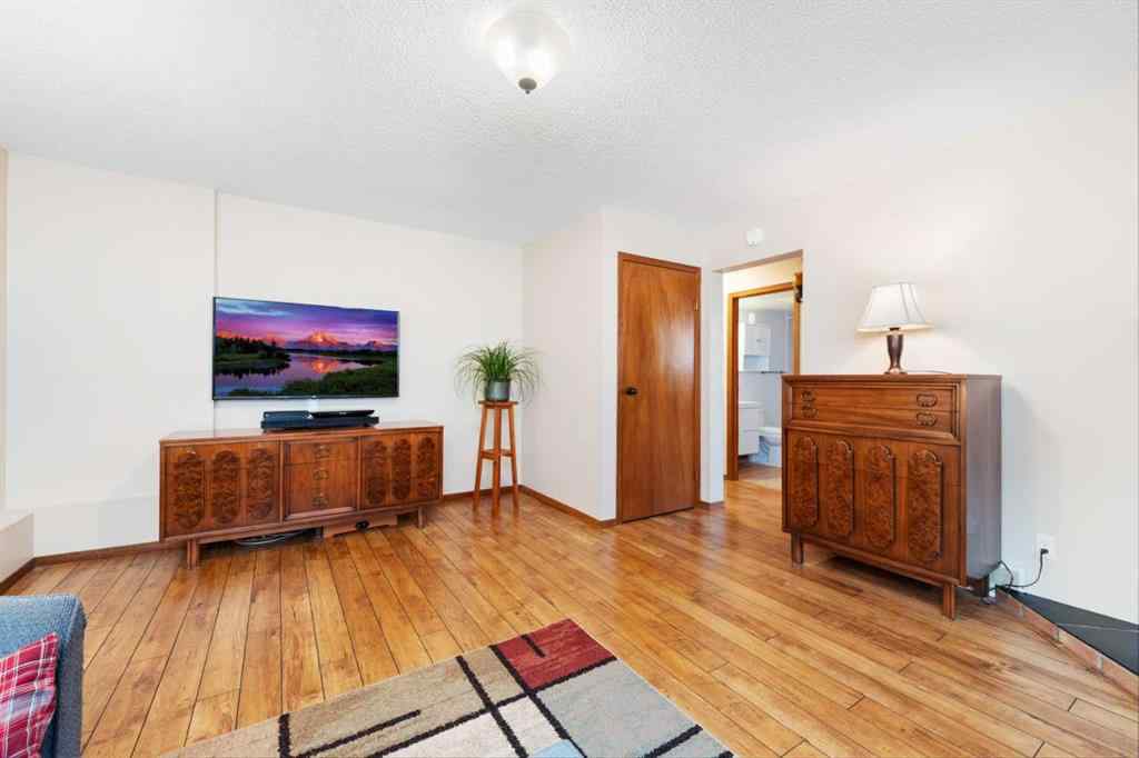 MLS® A2256229 - 15 Deer Bay SE in Deer Run Calgary, Residential