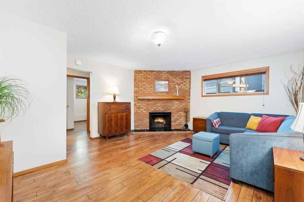 MLS® A2256229 - 15 Deer Bay SE in Deer Run Calgary, Residential