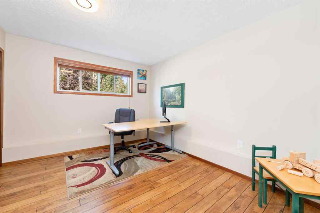 MLS® A2256229 - 15 Deer Bay SE in Deer Run Calgary, Residential
