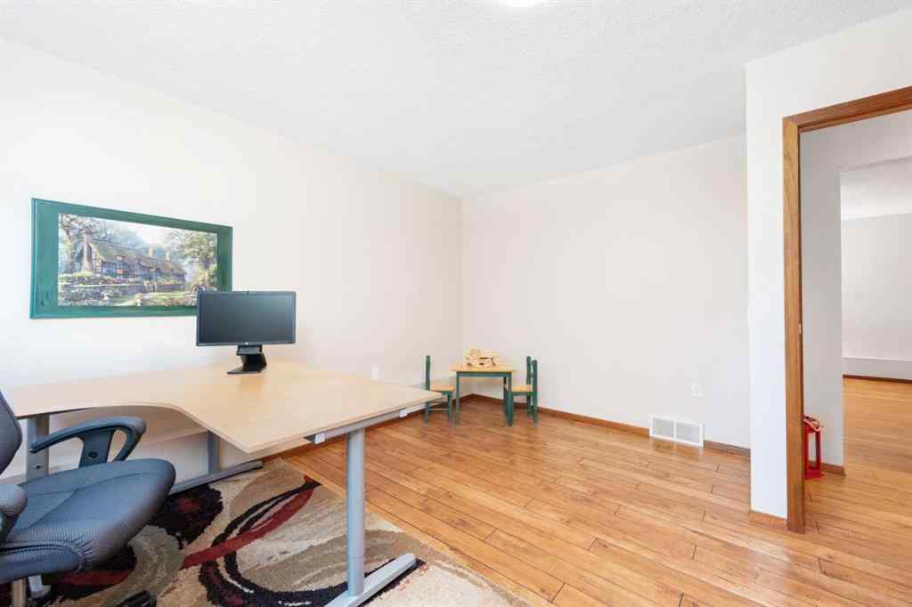 MLS® A2256229 - 15 Deer Bay SE in Deer Run Calgary, Residential