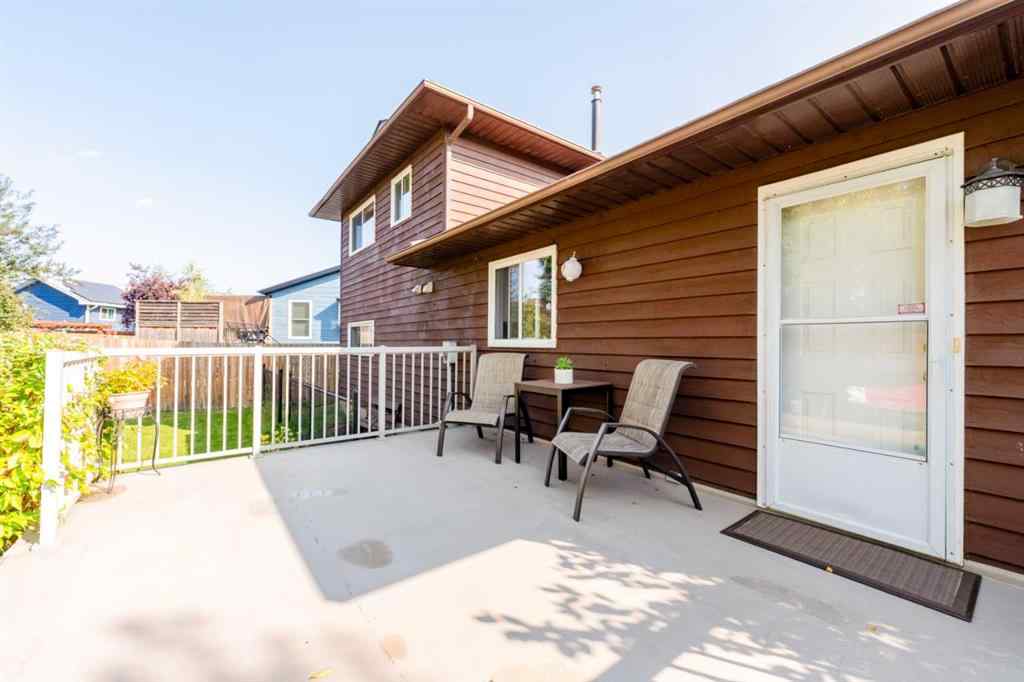 MLS® A2256229 - 15 Deer Bay SE in Deer Run Calgary, Residential