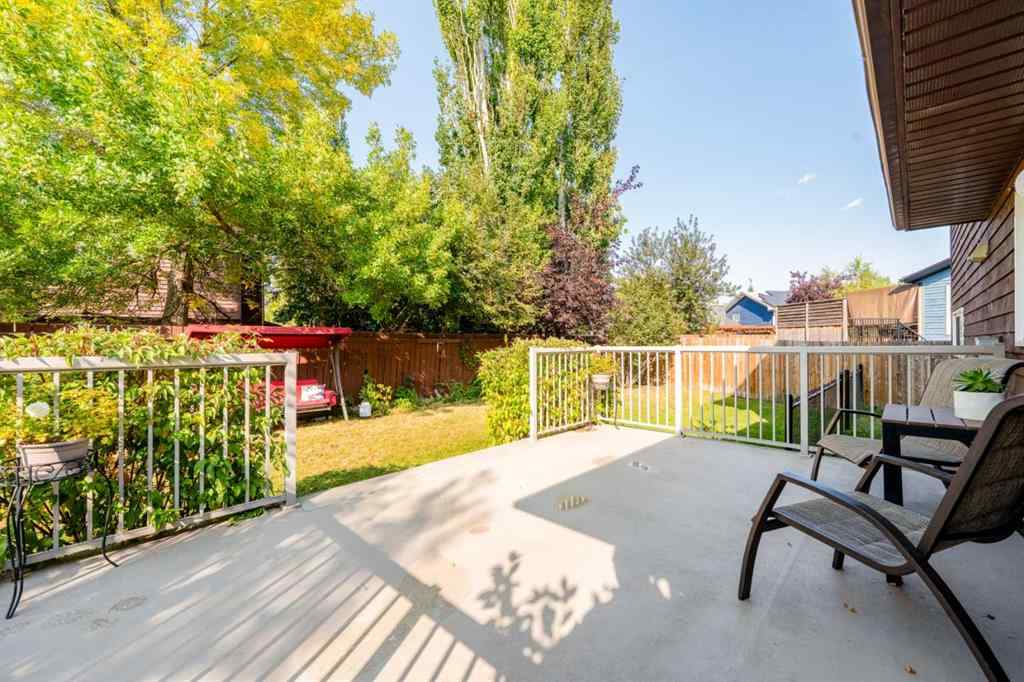 MLS® A2256229 - 15 Deer Bay SE in Deer Run Calgary, Residential