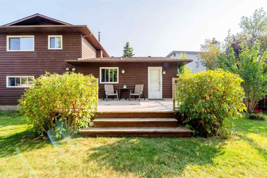 MLS® A2256229 - 15 Deer Bay SE in Deer Run Calgary, Residential