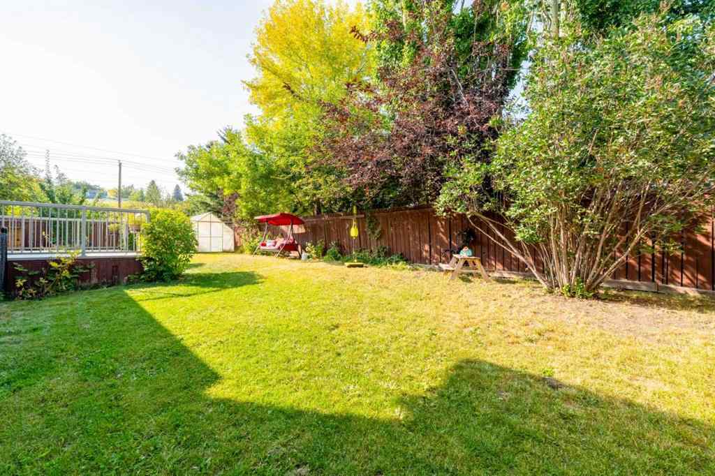 MLS® A2256229 - 15 Deer Bay SE in Deer Run Calgary, Residential