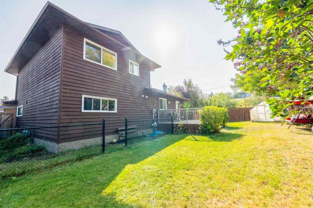 MLS® A2256229 - 15 Deer Bay SE in Deer Run Calgary, Residential