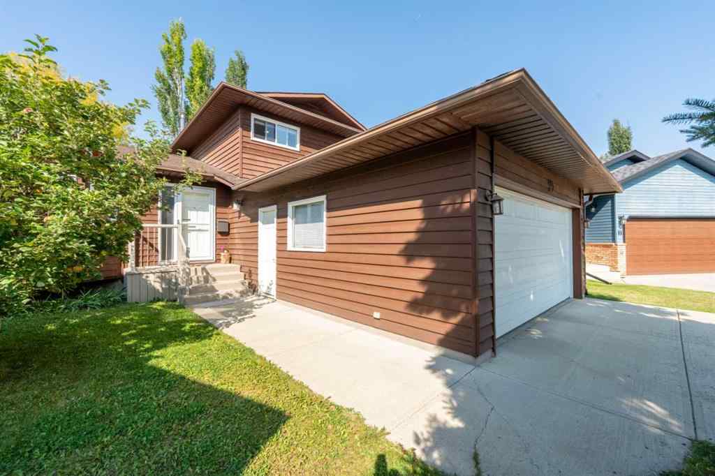 MLS® A2256229 - 15 Deer Bay SE in Deer Run Calgary, Residential