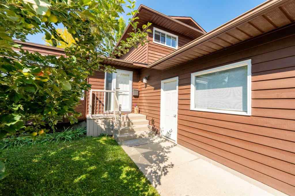 MLS® A2256229 - 15 Deer Bay SE in Deer Run Calgary, Residential