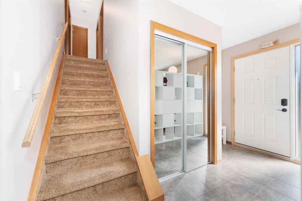 MLS® A2256229 - 15 Deer Bay SE in Deer Run Calgary, Residential