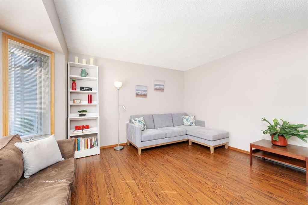 MLS® A2256229 - 15 Deer Bay SE in Deer Run Calgary, Residential