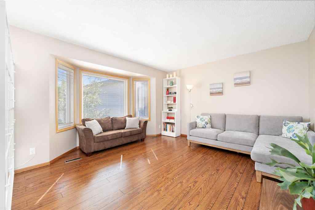MLS® A2256229 - 15 Deer Bay SE in Deer Run Calgary, Residential