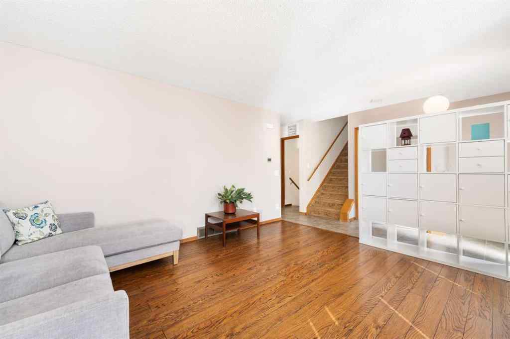 MLS® A2256229 - 15 Deer Bay SE in Deer Run Calgary, Residential