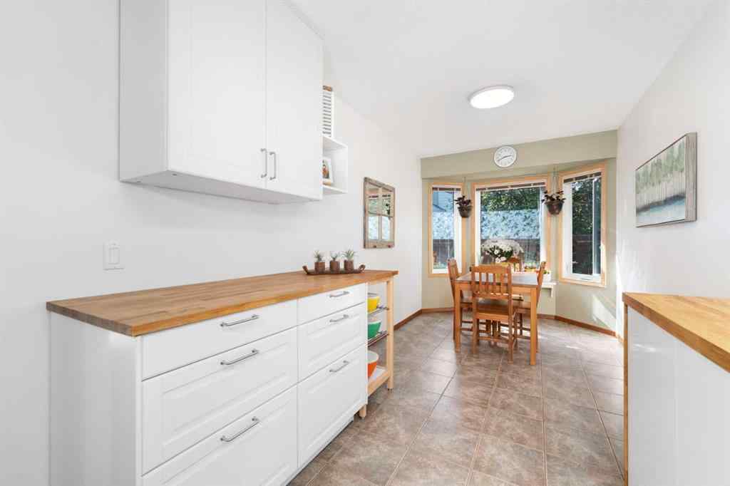 MLS® A2256229 - 15 Deer Bay SE in Deer Run Calgary, Residential