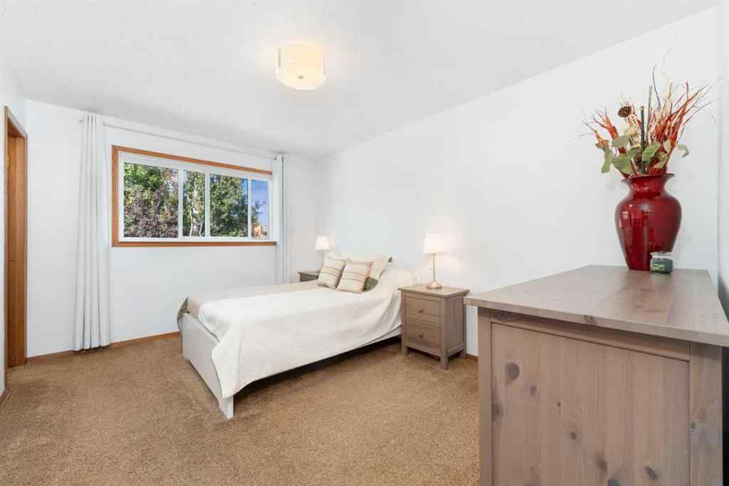 MLS® A2256229 - 15 Deer Bay SE in Deer Run Calgary, Residential