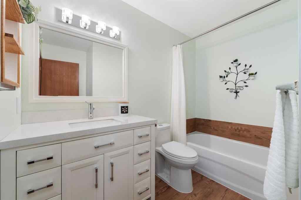 MLS® A2256229 - 15 Deer Bay SE in Deer Run Calgary, Residential