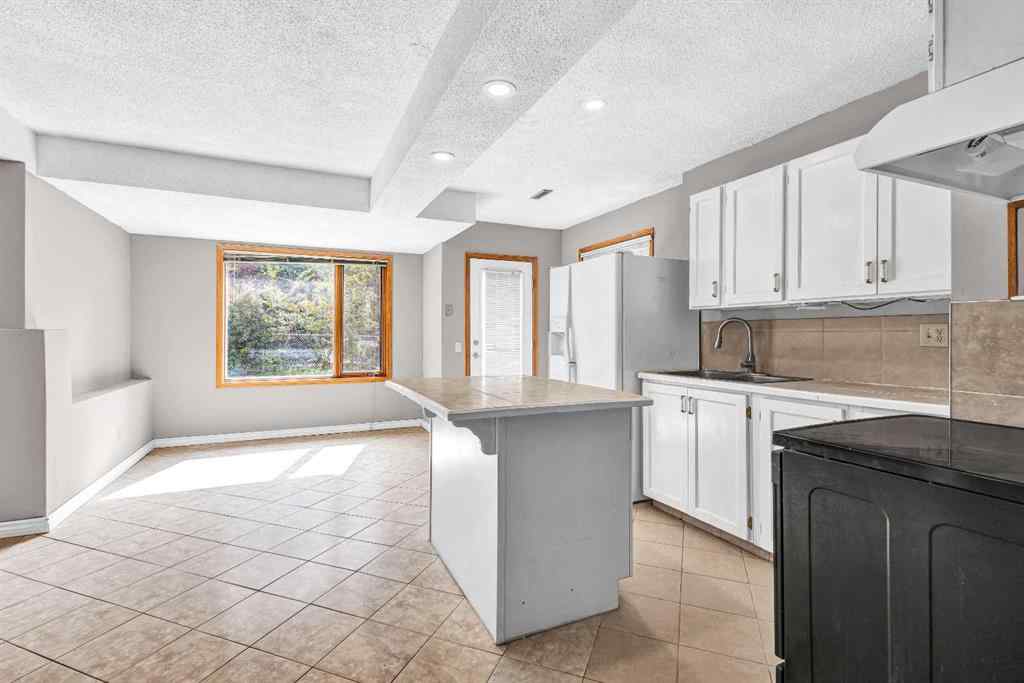 MLS® A2256231 - 190 Riverside Circle SE in Riverbend Calgary, Residential