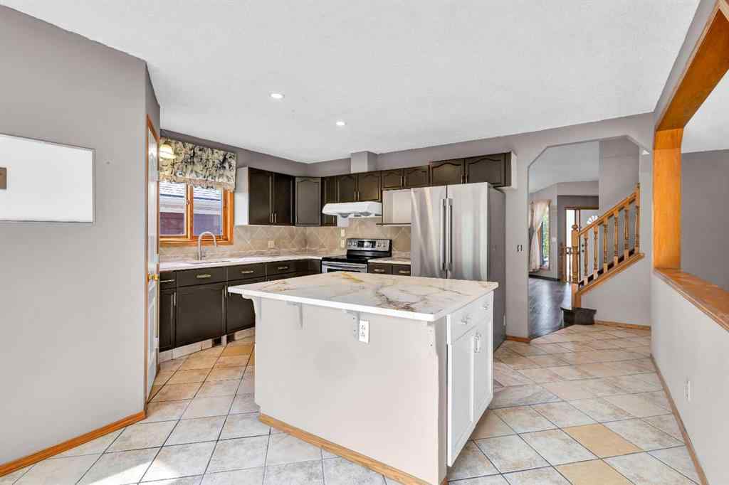 MLS® A2256231 - 190 Riverside Circle SE in Riverbend Calgary, Residential
