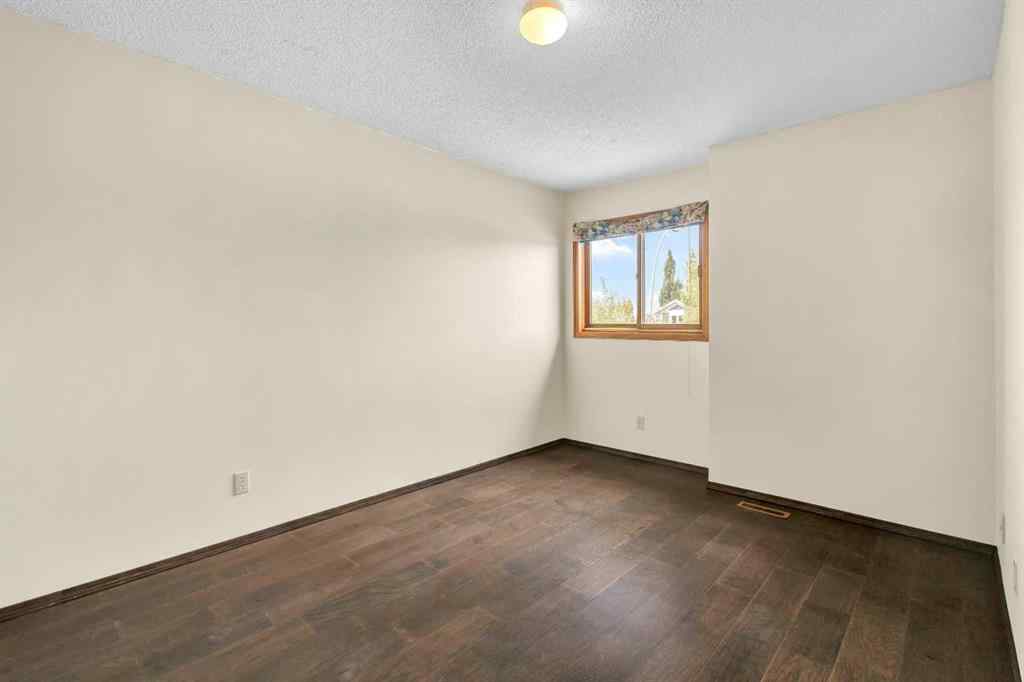 MLS® A2256231 - 190 Riverside Circle SE in Riverbend Calgary, Residential