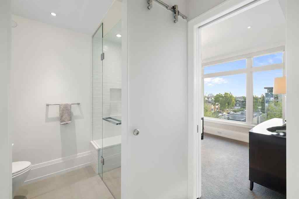 MLS® A2256235 - Unit #302 3030 17 Street SW in South Calgary Calgary, Residential
