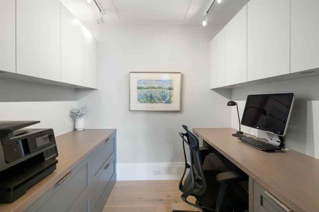 MLS® A2256235 - Unit #302 3030 17 Street SW in South Calgary Calgary, Residential