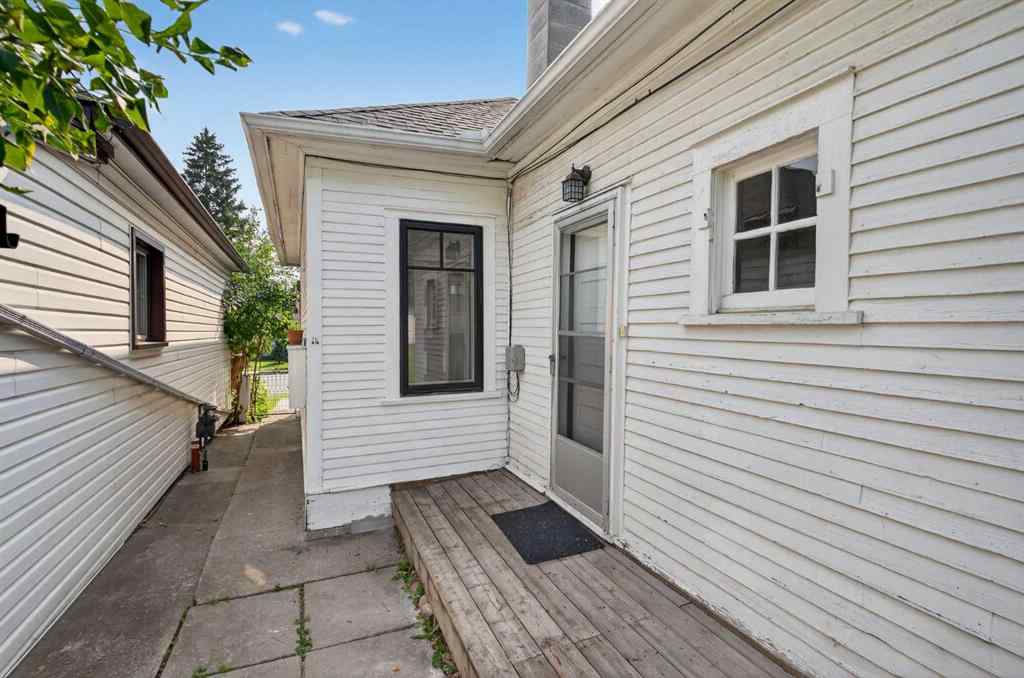 MLS® A2256237 - 722 20 Avenue NW in Mount Pleasant Calgary, Residential