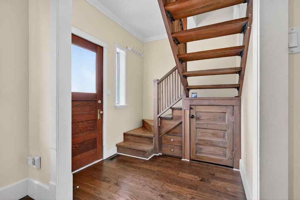 MLS® A2256237 - 722 20 Avenue NW in Mount Pleasant Calgary, Residential