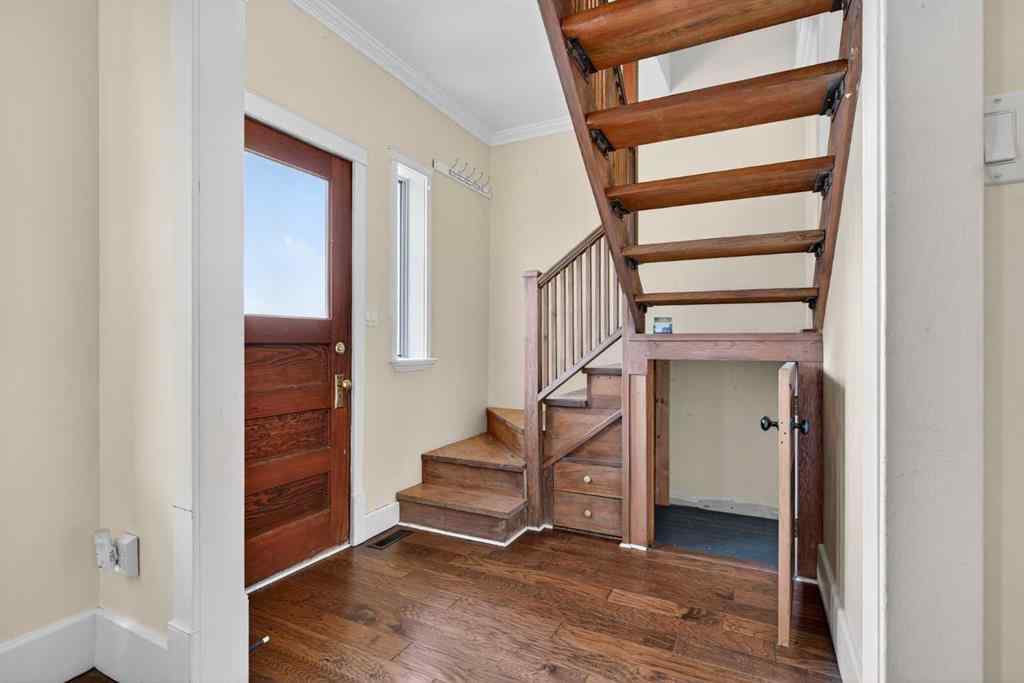 MLS® A2256237 - 722 20 Avenue NW in Mount Pleasant Calgary, Residential