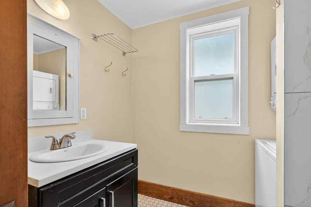 MLS® A2256237 - 722 20 Avenue NW in Mount Pleasant Calgary, Residential