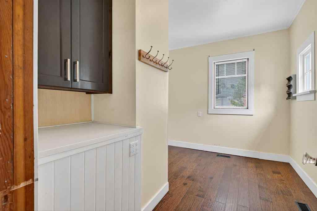 MLS® A2256237 - 722 20 Avenue NW in Mount Pleasant Calgary, Residential