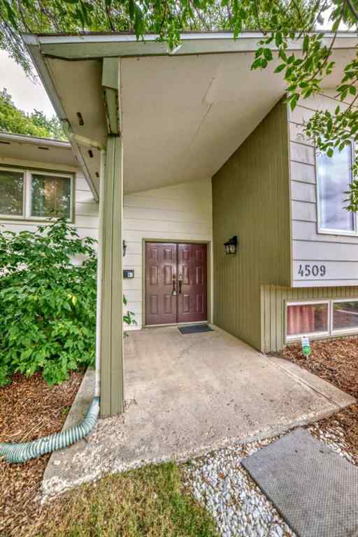 MLS® A2256240 - 4509 49 Street  in Palo Sylvan Lake, Residential