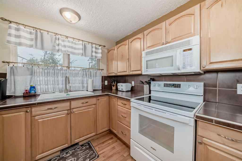 MLS® A2256240 - 4509 49 Street  in Palo Sylvan Lake, Residential