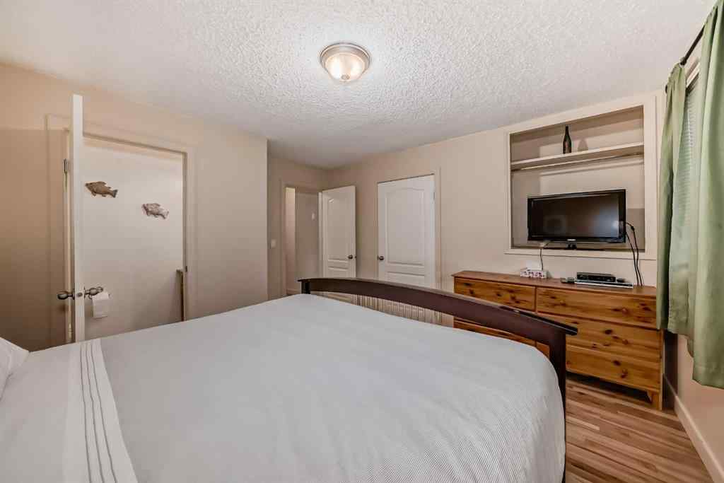 MLS® A2256240 - 4509 49 Street  in Palo Sylvan Lake, Residential