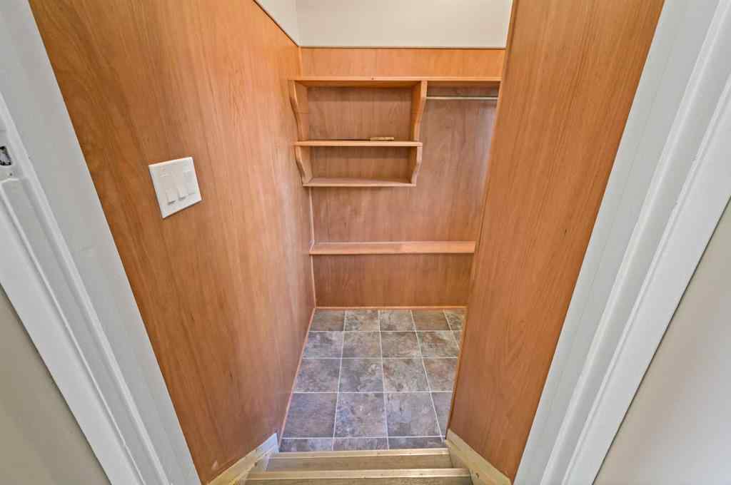 MLS® A2256247 - 4524 Fordham Crescent SE in Forest Heights Calgary, Residential