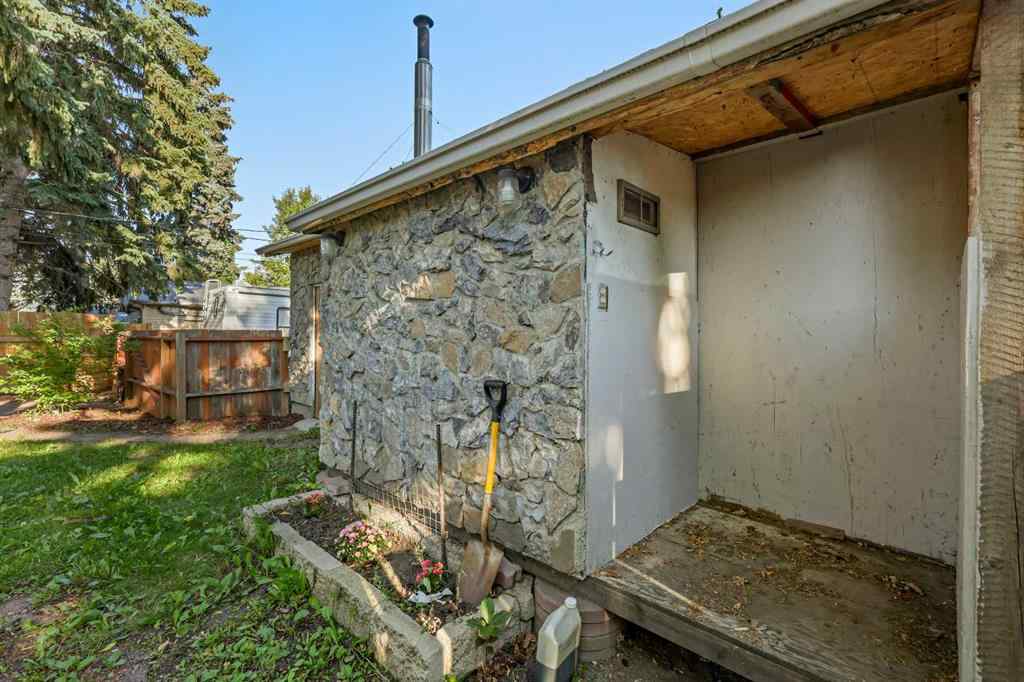 MLS® A2256247 - 4524 Fordham Crescent SE in Forest Heights Calgary, Residential