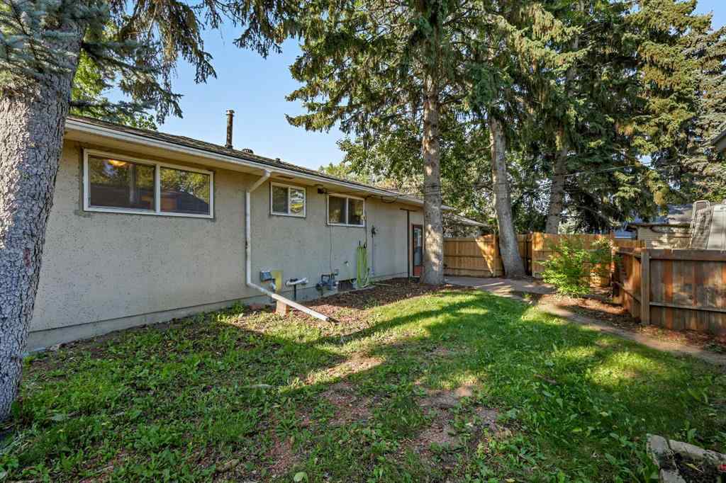 MLS® A2256247 - 4524 Fordham Crescent SE in Forest Heights Calgary, Residential