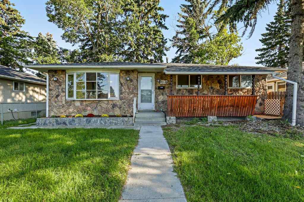 MLS® A2256247 - 4524 Fordham Crescent SE in Forest Heights Calgary, Residential