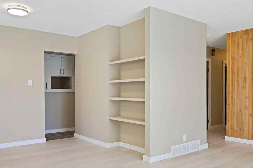 MLS® A2256247 - 4524 Fordham Crescent SE in Forest Heights Calgary, Residential