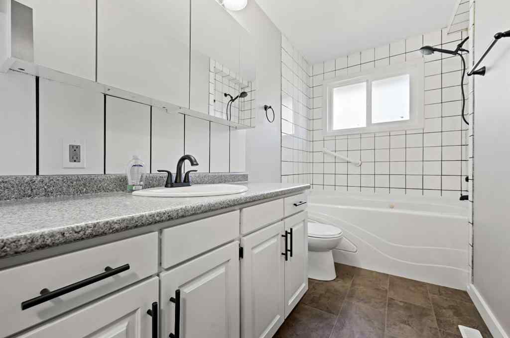 MLS® A2256247 - 4524 Fordham Crescent SE in Forest Heights Calgary, Residential