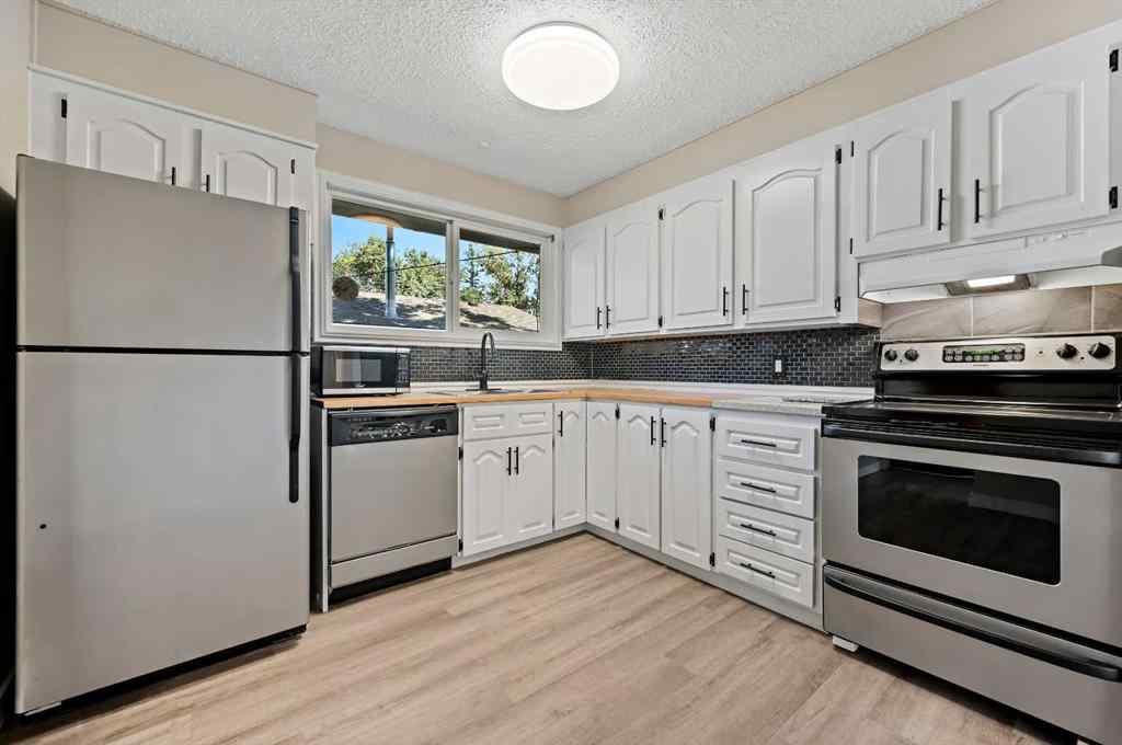 MLS® A2256247 - 4524 Fordham Crescent SE in Forest Heights Calgary, Residential